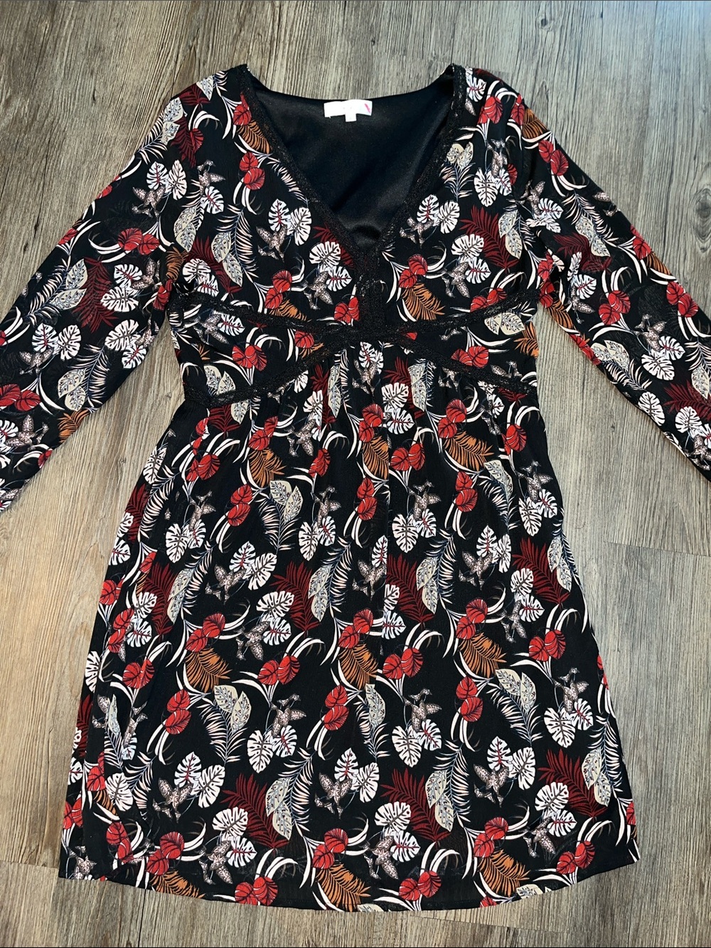GRACE & MILA Long-Sleeve Tropical Dress
